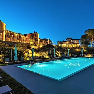 37 منتجع