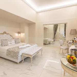 The Moon Boutique & Hotell