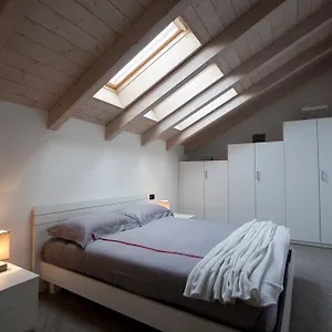 https://la-corte-del-gallo.italymilanhotels.net